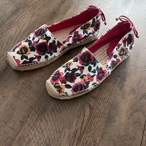 Vera Bradley 8 Red Havana Rose Floral Canvas Lace Up Casual Espadrille Shoes